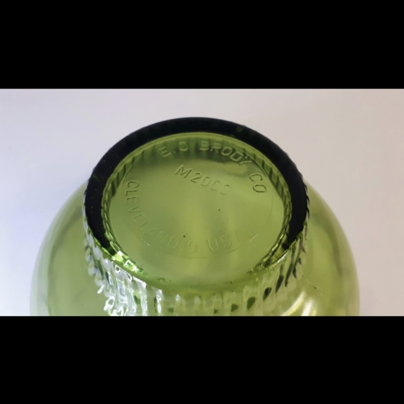 Vintage E.O. Brody green glass, scalloped bowl. Circa 1960s - Picture 3 of 3